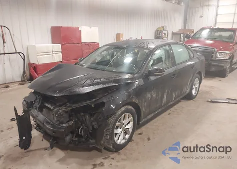 2018 Volkswagen Passat 2.0T R-Line/2.0T S z USA, uszkodzony, nr VIN 1VWAA7A37JC011349